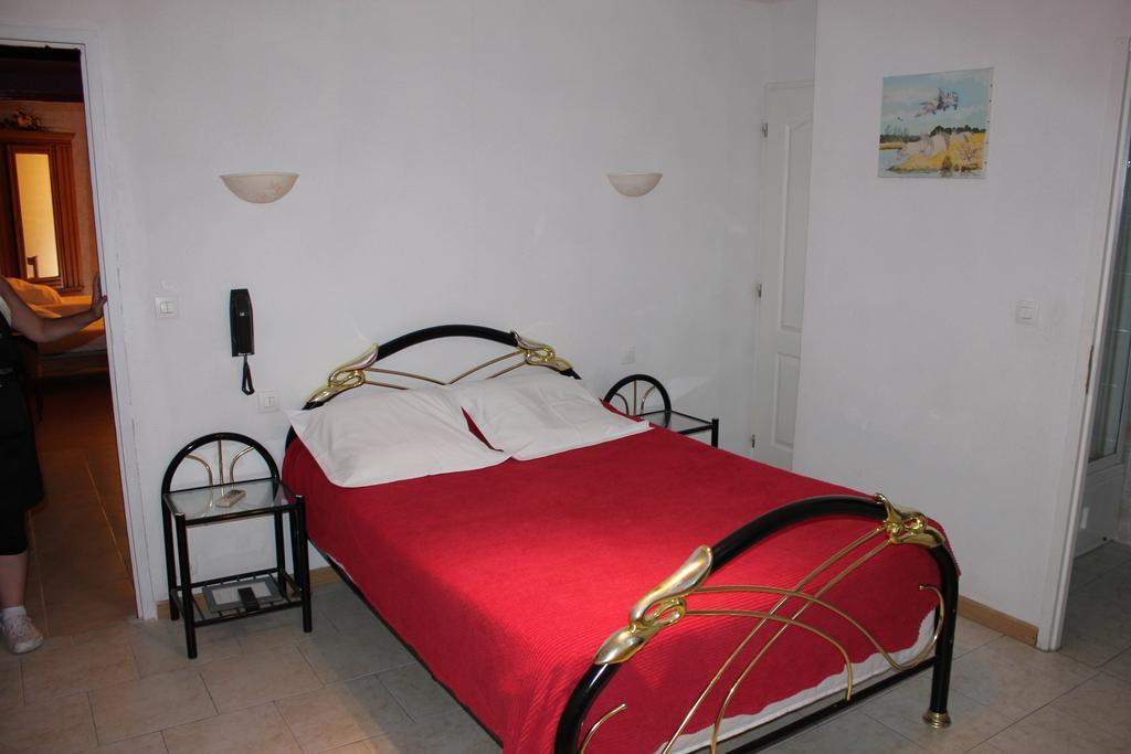 Hotel Restaurant La Camargue Salin de Giraud Ruang foto