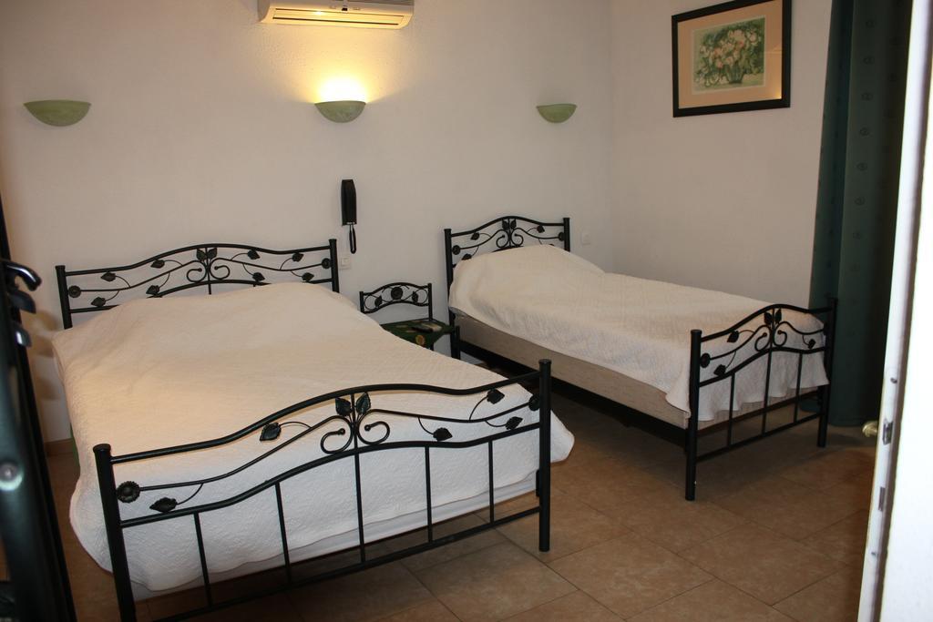 Hotel Restaurant La Camargue Salin de Giraud Ruang foto