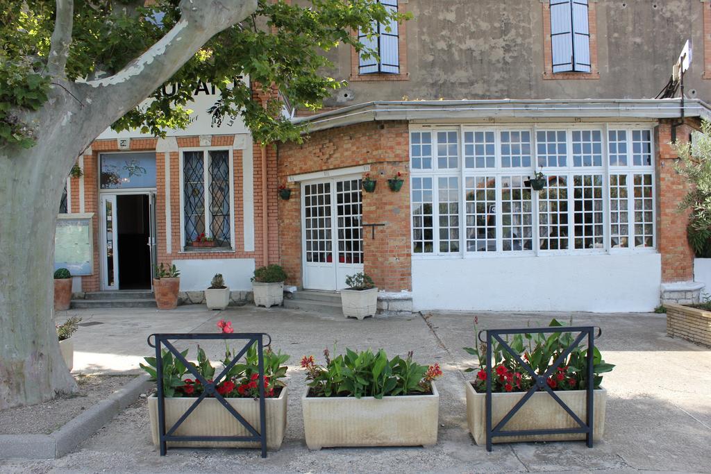 Hotel Restaurant La Camargue Salin de Giraud Bagian luar foto