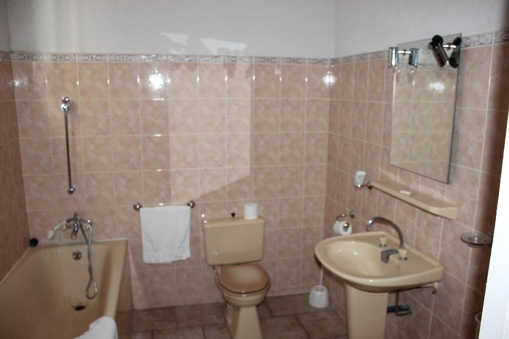 Hotel Restaurant La Camargue Salin de Giraud Ruang foto